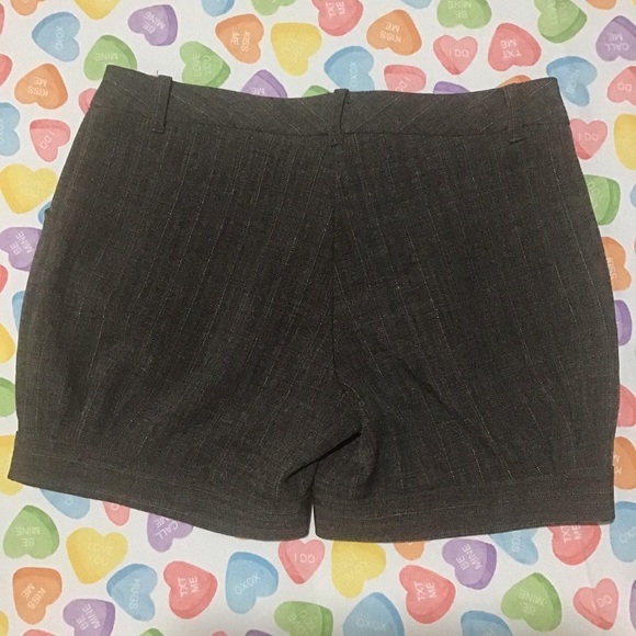 Vintage Closet Women’s Brown Gold Plaid Bloomer Shorts with Matte Gold Button - Picture 4 of 4